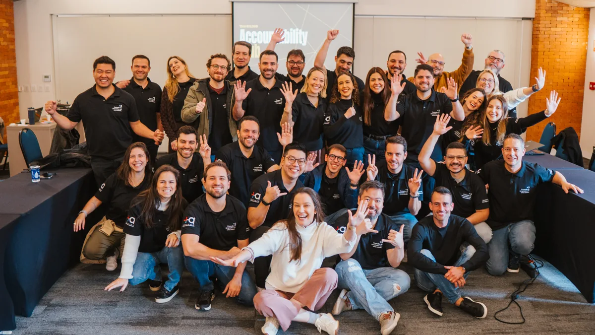 Equipe reunida em confraternização de fim de ano da empresa